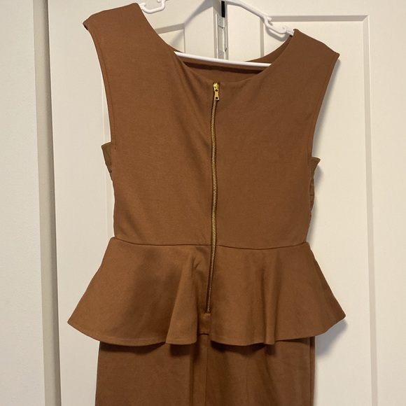 [Alice + Olivia] Employed Brown Sleeveless Peplum Pencil Midi Dress Women’s Sz 6 - Picture 6 of 10